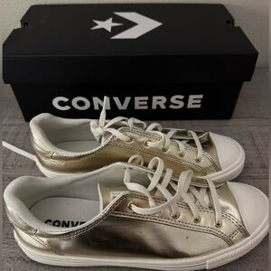 NWT Converse Chuck Taylor Dainty Gold Metallic Low-Top Women’s
Sneakers Size 8